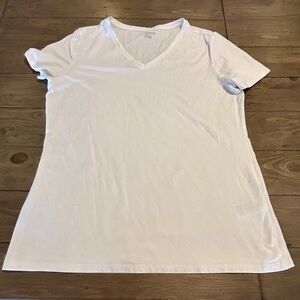 Amazon Essential V-neck t-Shirt, white, Woman’s size XL
